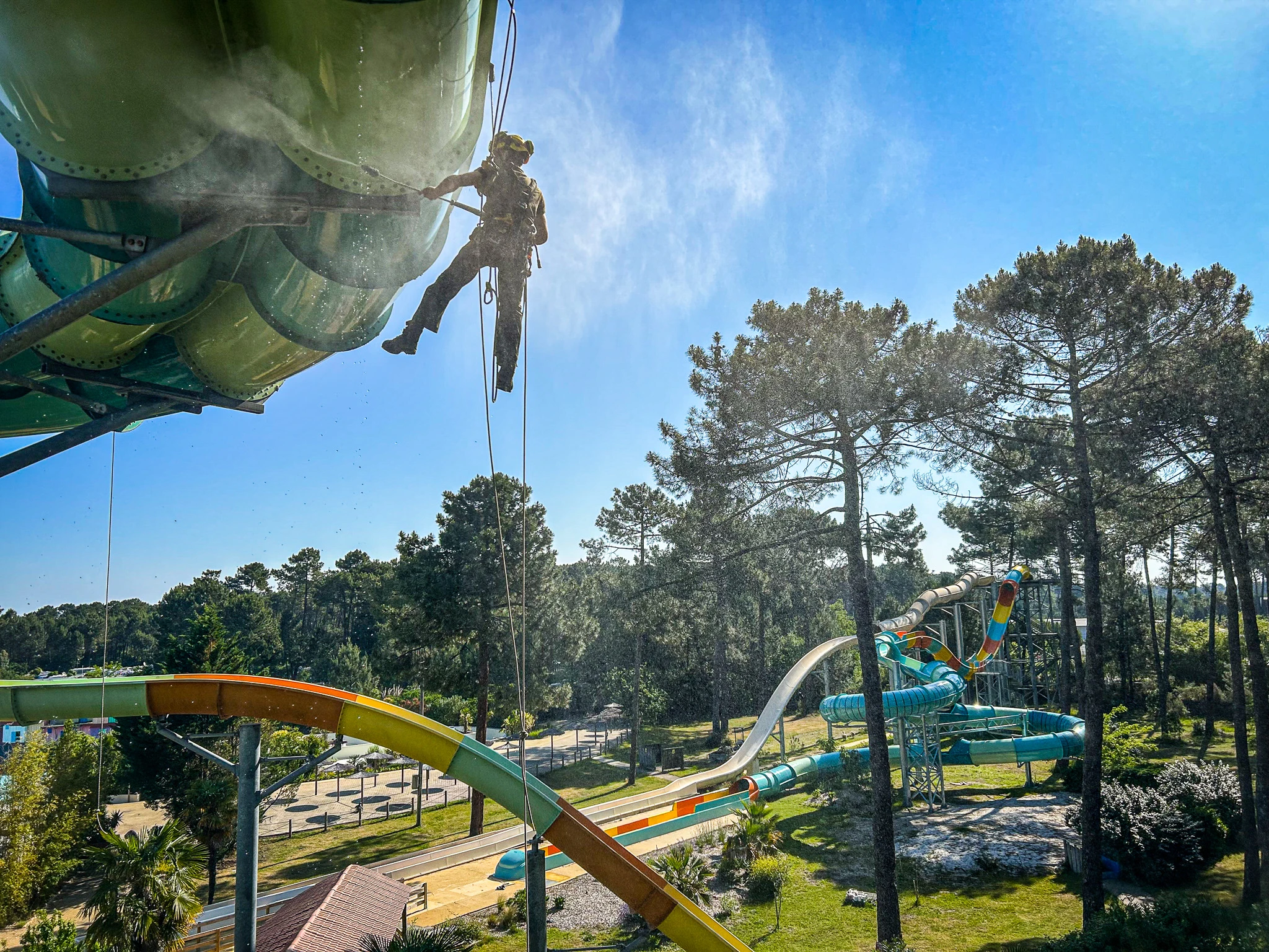 Nettoyage d’un toboggan aquatique à Gujan-Mestras